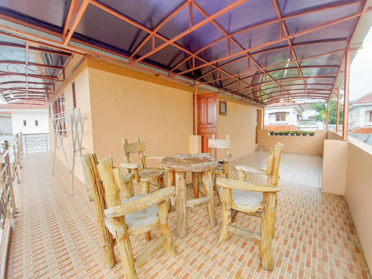 Villa Samsu By Puncak Holiday Tjiandjur Exterior foto